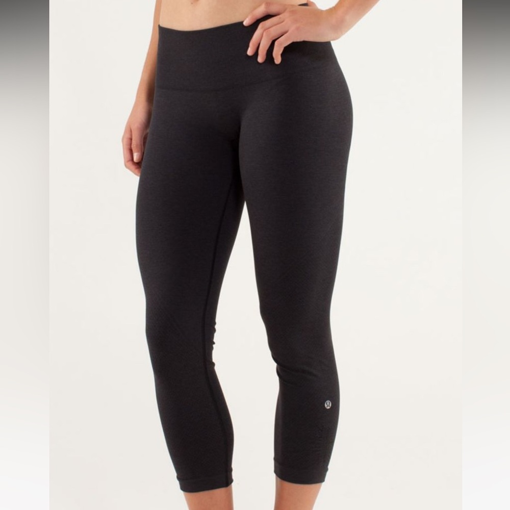 LuLuLemon Ebb and Flow Crop II leggings size 4